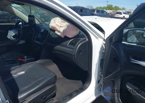 2016 Chrysler 300 Limited z USA, uszkodzony, nr VIN 2C3CCAAG5GH147494